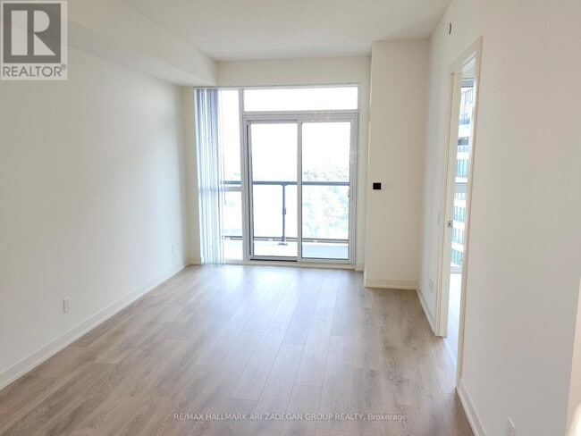 Building Photo - 4955-4955 Yonge St