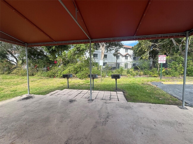 Building Photo - 701 NW 19th St