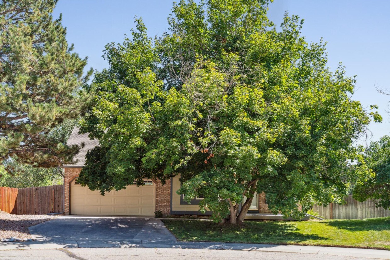 Foto principal - 7950 S Garrison Ct