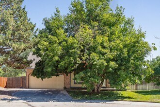 Building Photo - 7950 S Garrison Ct