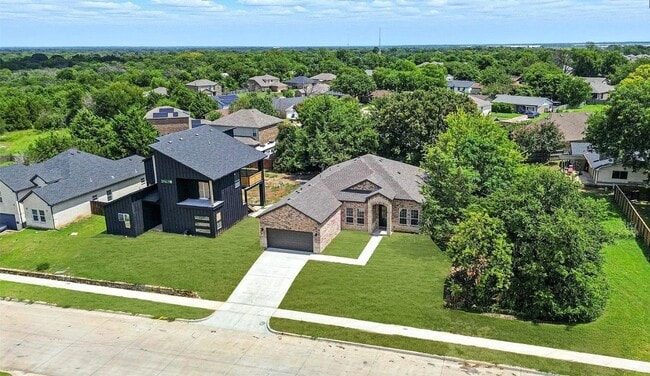 Photo - 716 Oak Creek Dr House