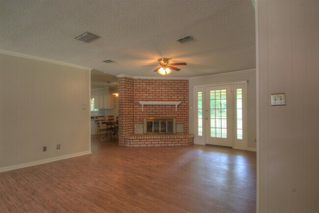 Building Photo - 103 Sierra Madre Ln