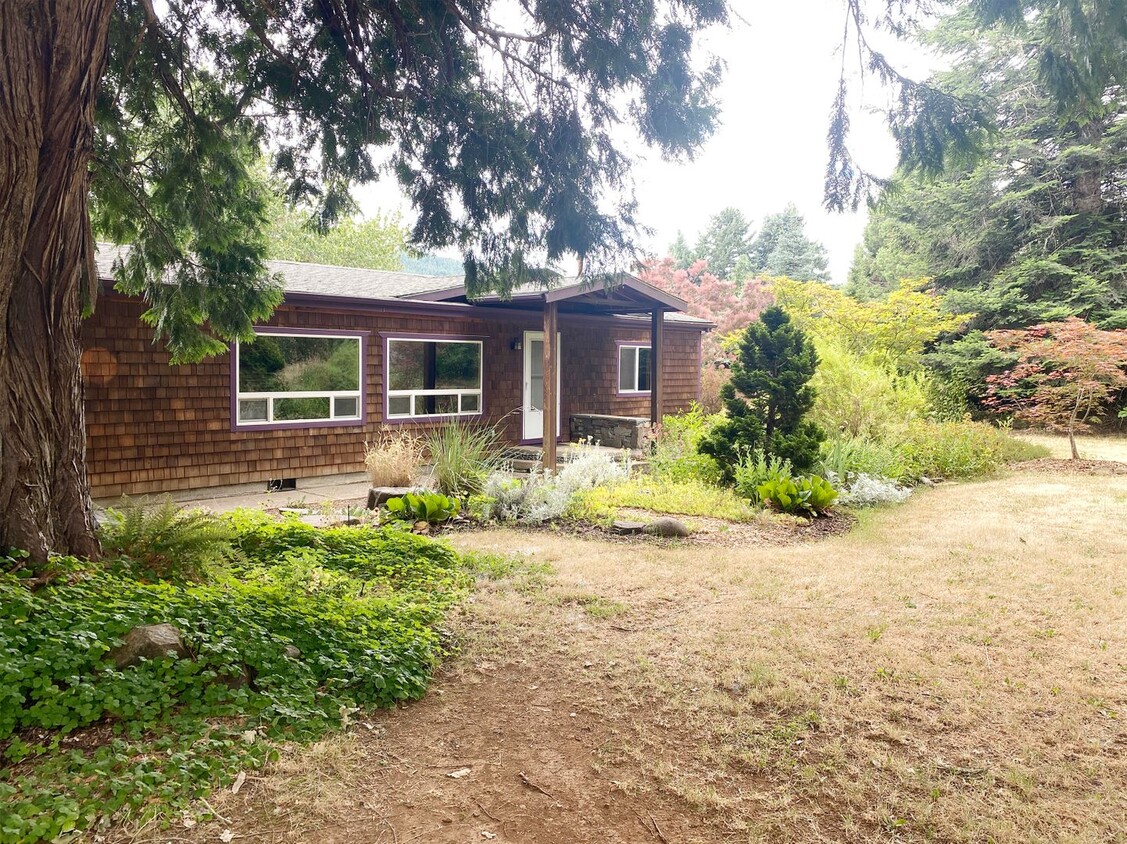 Rare Find! Beautiful home and 5 Acre Hobb... - Rare Find!  Beautiful home and 5 Acre Hobb...