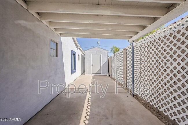 Foto del edificio - 1422 E Windsor Ave