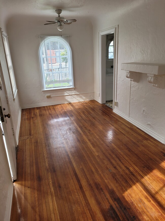 Building Photo - 2413 3rd Ave