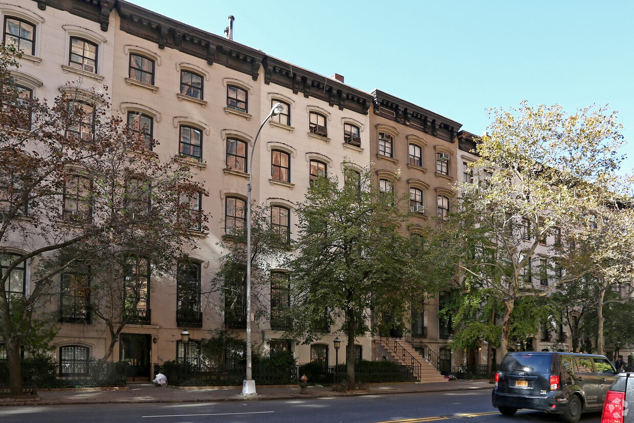 Building Photo - 446 W 23rd St