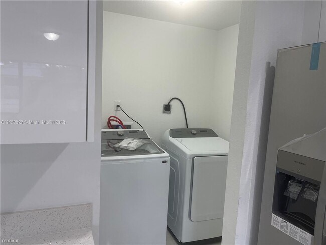 Foto del edificio - 4 br, 2 bath House - 531 NW 15 Street