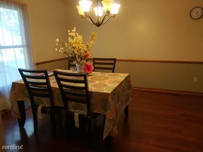 Foto del edificio - 4 br, 3 bath House - 4023 11th Avenue NW