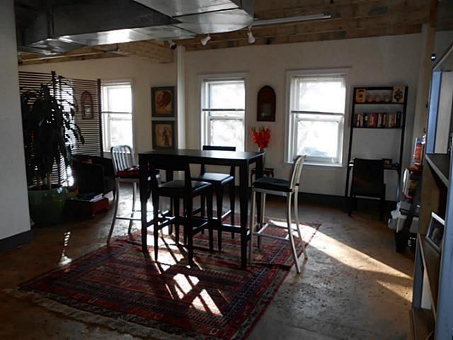 Foto del edificio - 329 E Colorado Blvd