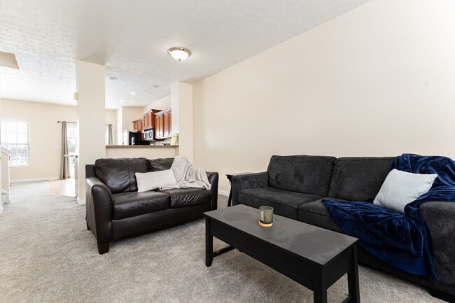 Building Photo - 433 Abbey St