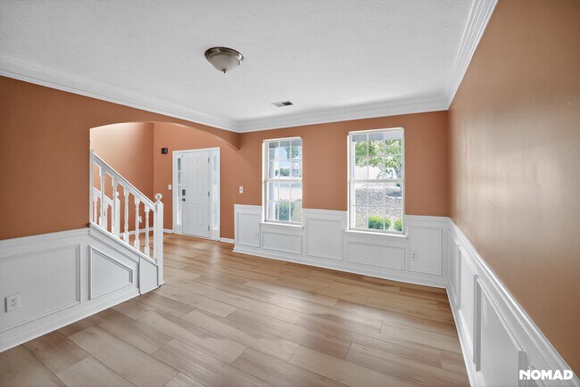 Building Photo - 395 Lamont Ln