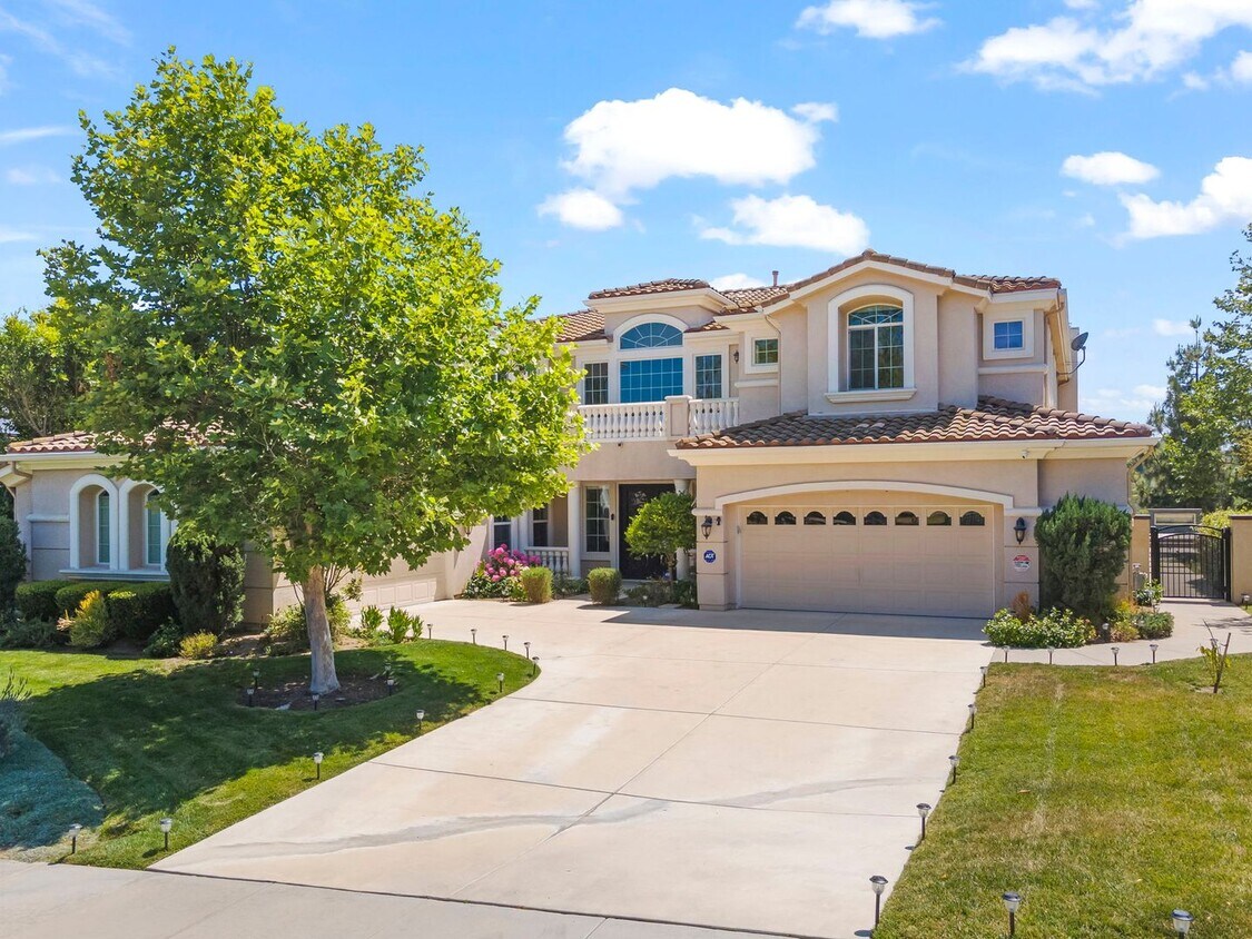 Foto principal - Exquisite Luxury Living in the Moorpark Co...