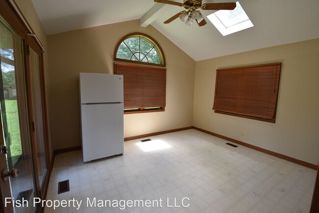 Building Photo - 4 br, 2.5 bath House - 6172 W 300 N