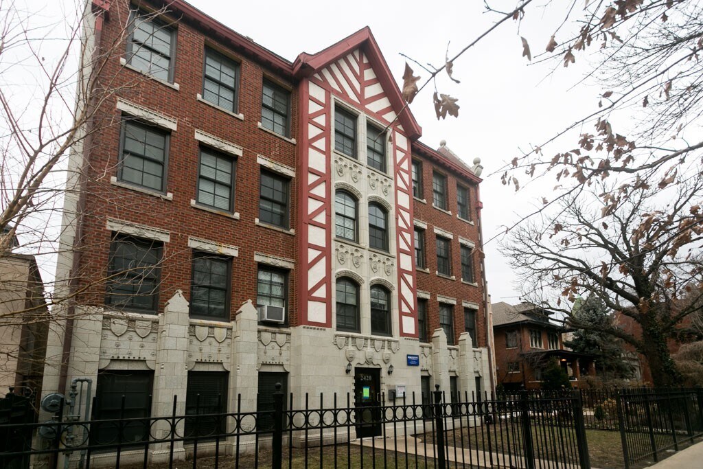 Primary Photo - 2425 N Kedzie Blvd