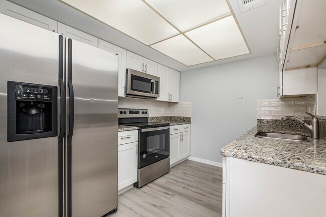 Kitchen - 629 Ridge Club Dr