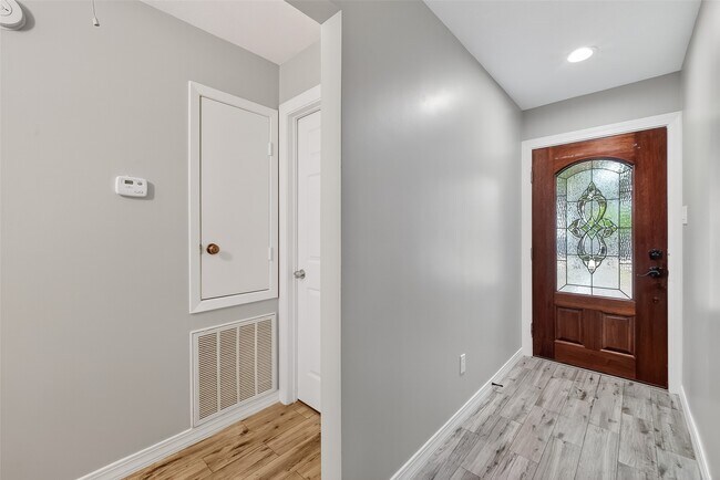 Foto del edificio - 14023 Bay Gardens Dr