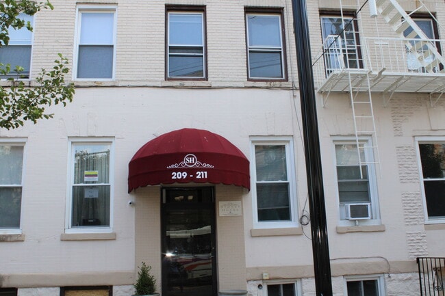 Entrance - 209-211 48th St