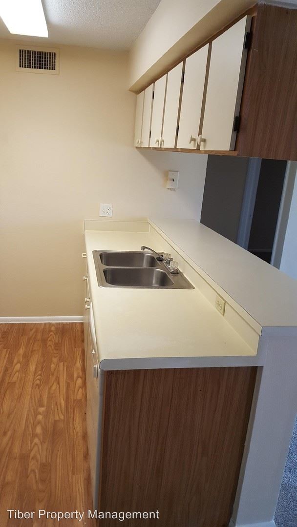 Building Photo - 5313 Summerlin Rd