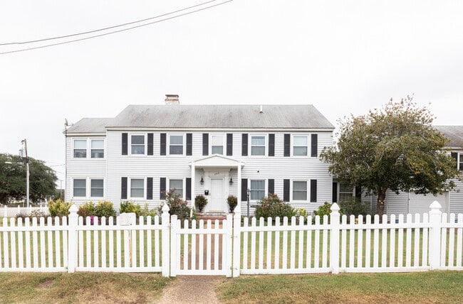 Building Photo - The Seashore Getaway House