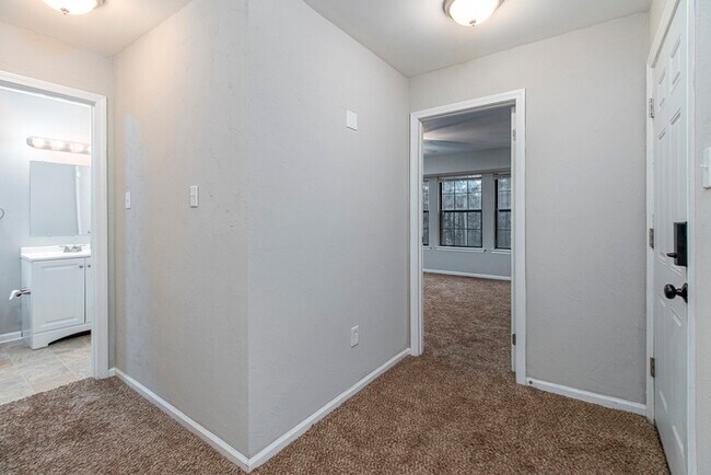 Foto del edificio - 48 Chelmsford Ct