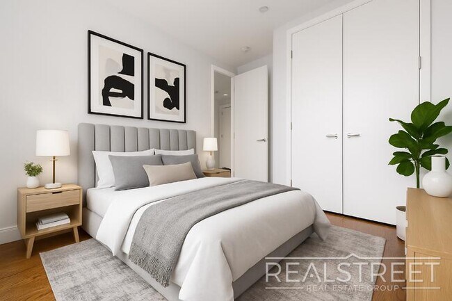 Building Photo - Luxury 2 BR in Bushwick with Balcony & Roof Deck!