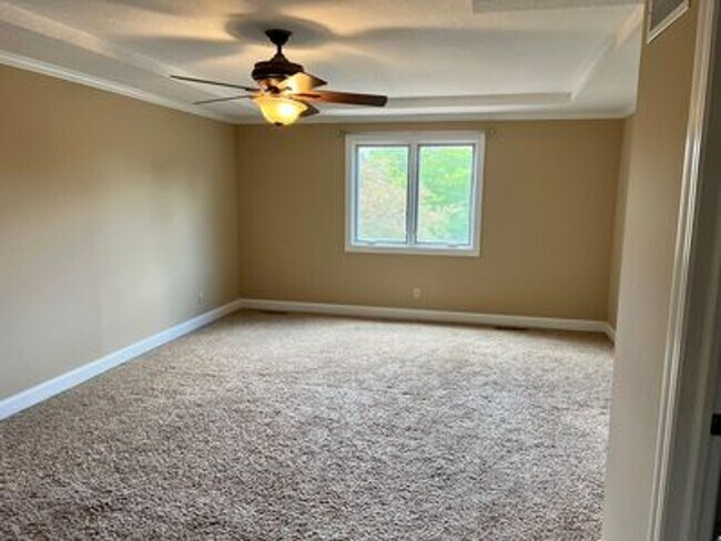 Building Photo - Bettendorf 3 Bedroom House;  This one will...