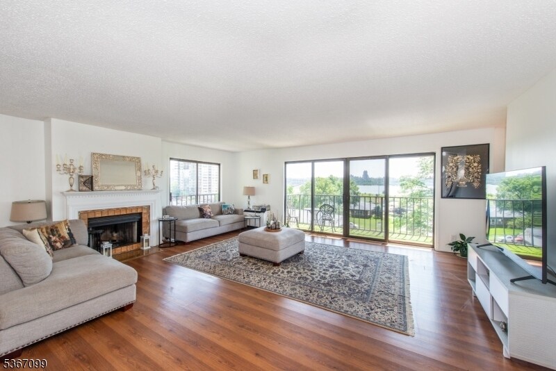 Foto principal - 1150 River Rd