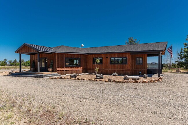 Foto del edificio - Luxury Home for Rent – Expansive Acreage, ...
