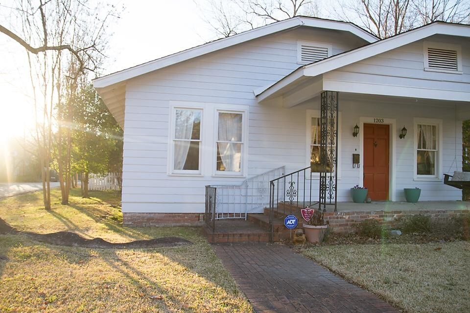 Primary Photo - 1203 Greymont Ave