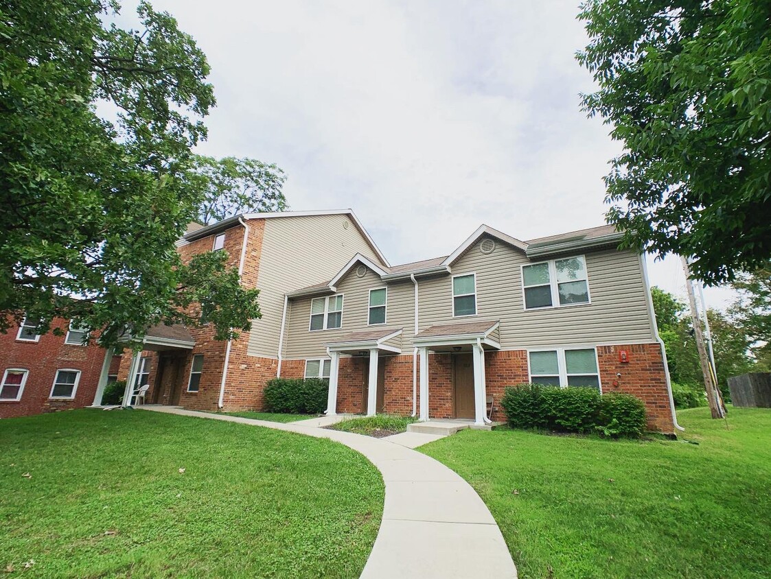 Primary Photo - Etzel Place Apartments