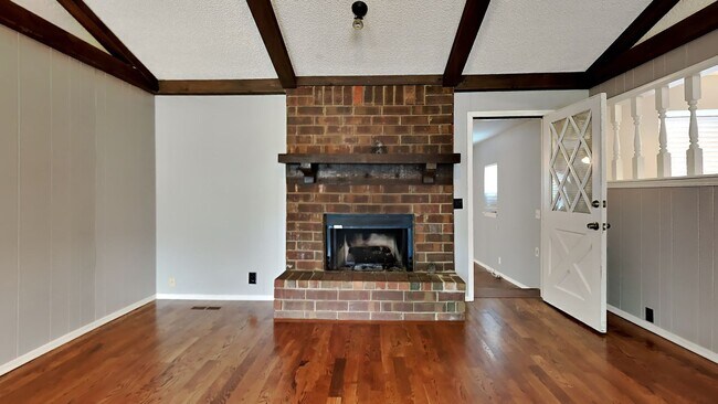 Building Photo - Start your new year in this charming 3 bedroom, 2 bath home located in the heart of Tulsa.