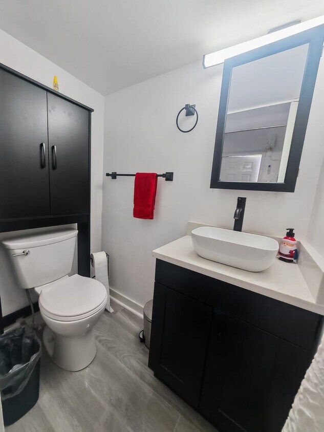 Building Photo - 4950-4913 13th Ave N