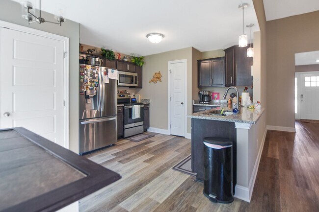 Foto del edificio - Pet Friendly Three Bedroom!