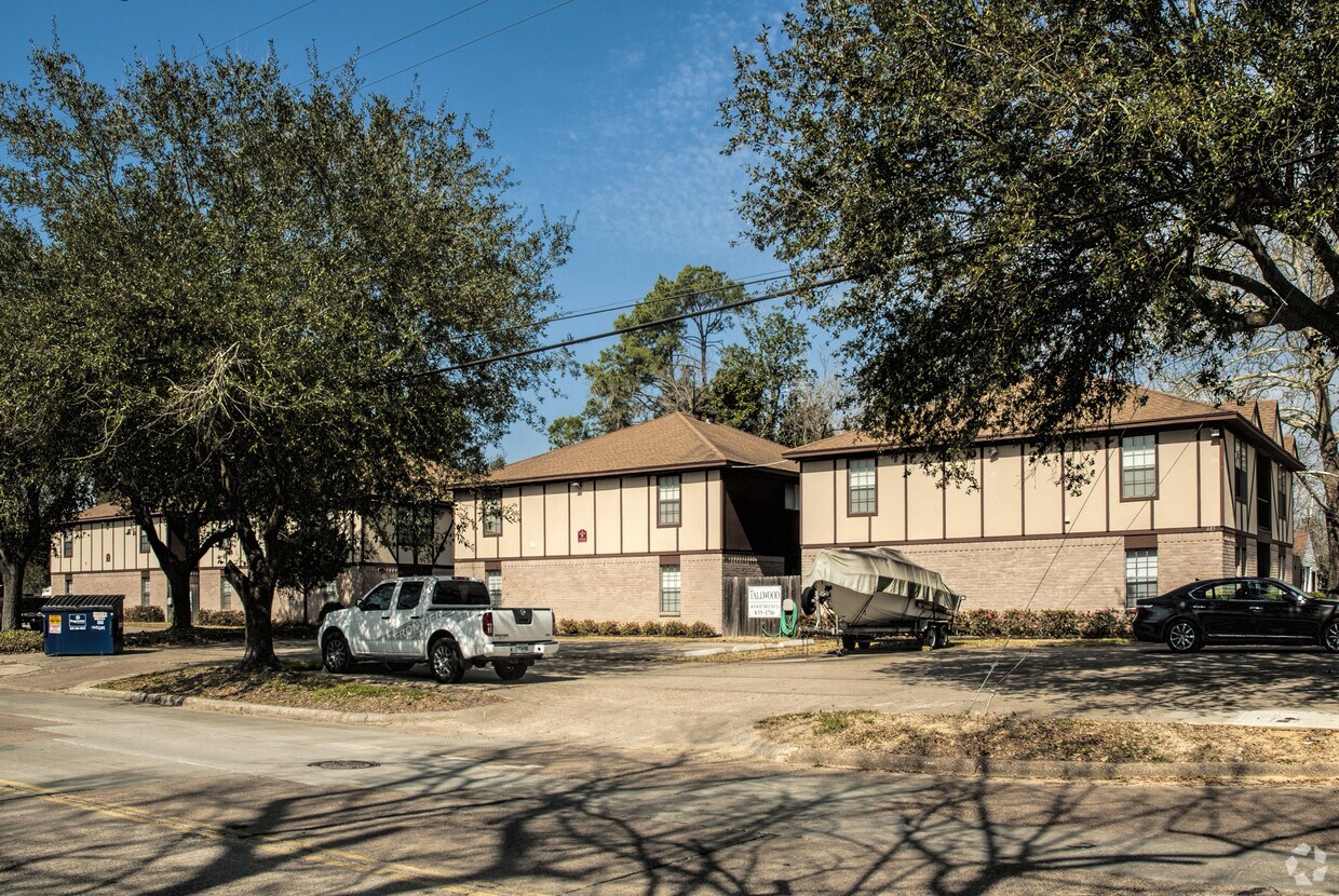 Building Photo - 645-685 E Lavaca St