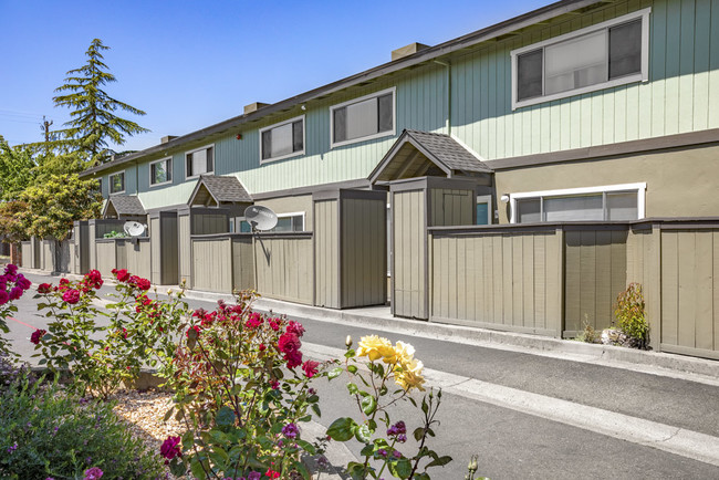 Foto del edificio - Woodcreek Deluxe Townhomes