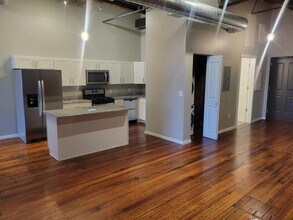 Building Photo - 116 N 5th St