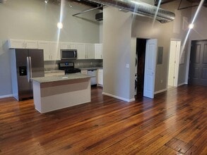 Building Photo - 116 N 5th St