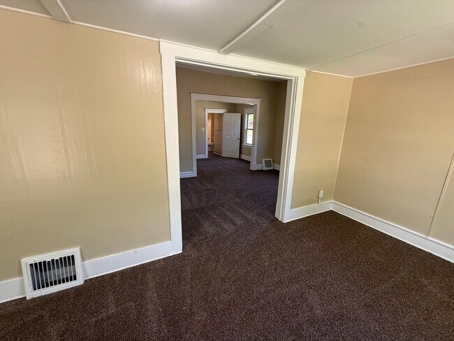 Building Photo - Two bedroom one bathroom mobile home for rent