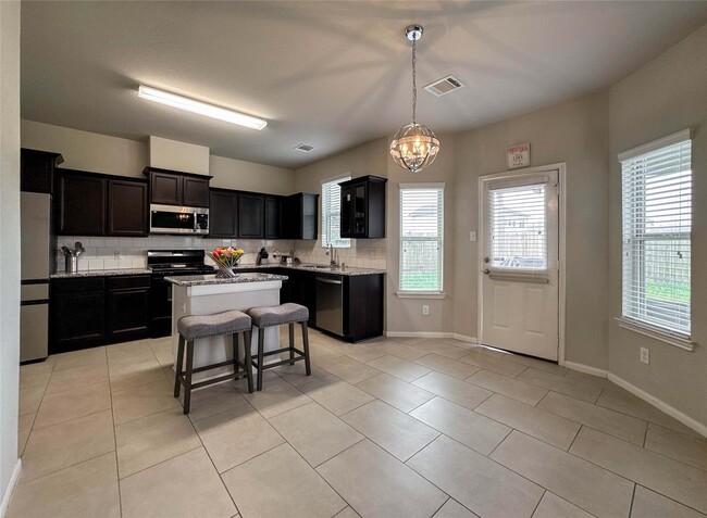 Building Photo - 2 Eagle Lake Ct