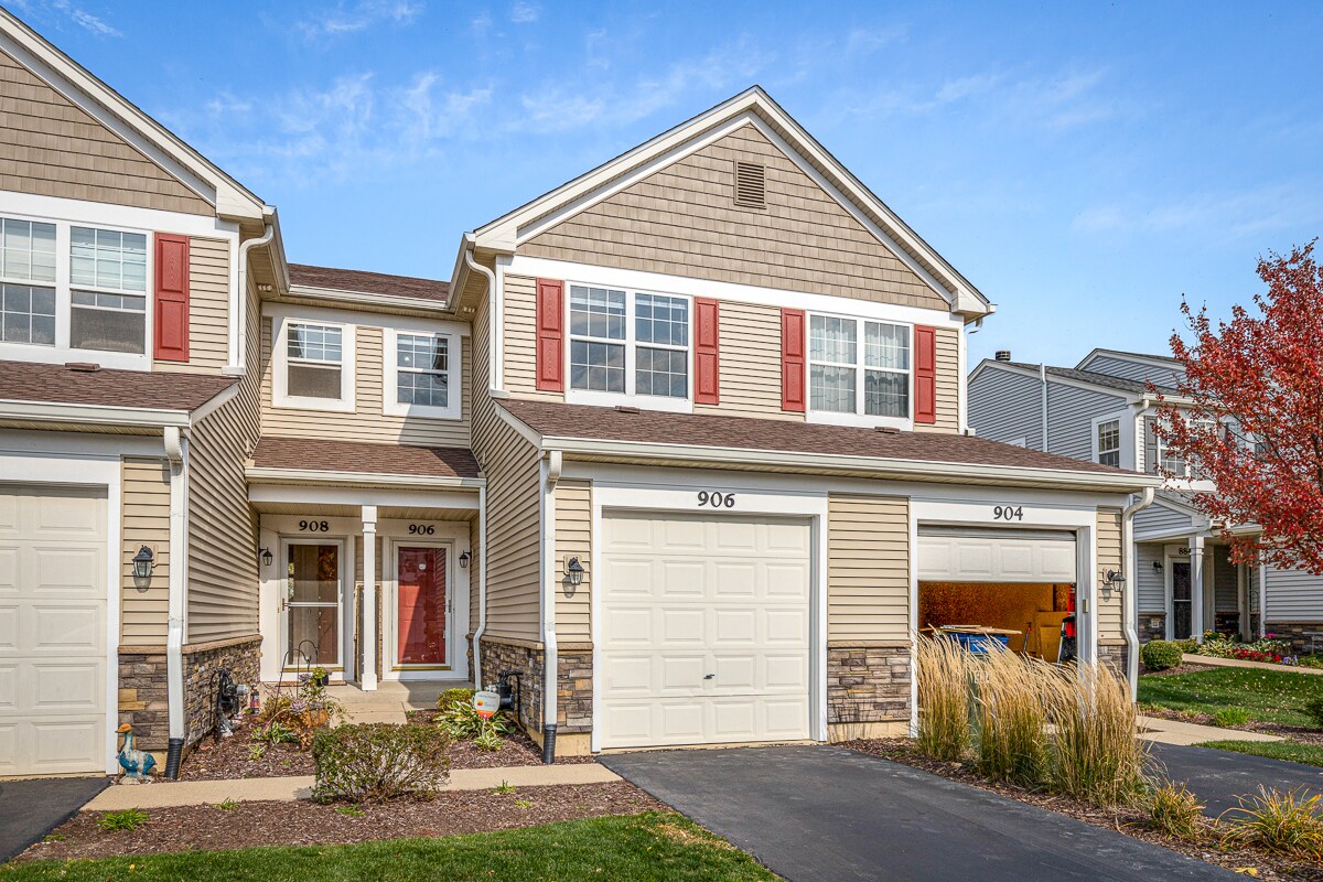 Primary Photo - 906 Genesee Dr