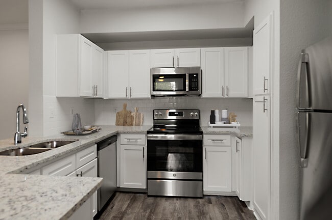 Building Photo - Cortland River Place