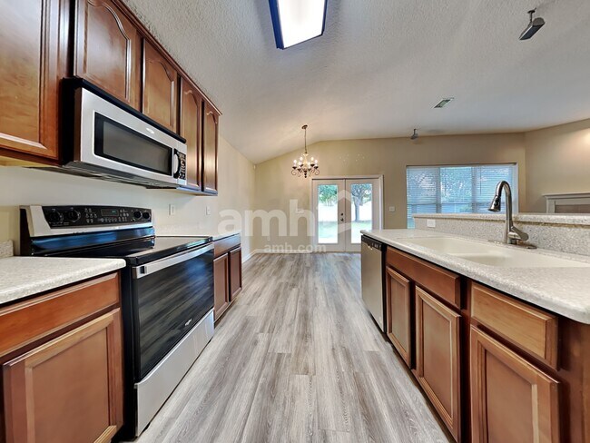 Foto del edificio - 947 Silver Spring Ct