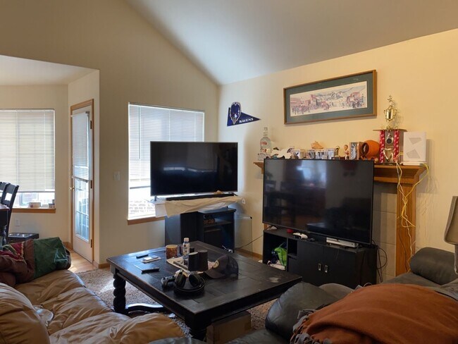 Building Photo - 906 Richmond Dr