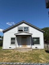 Building Photo - 906 N Central Ave