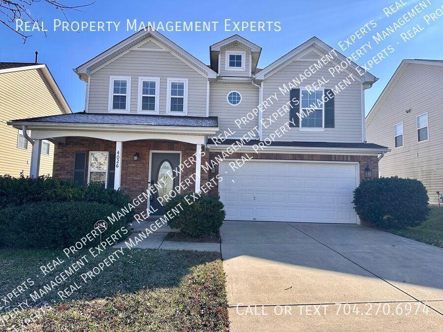 Foto principal - Charming 3BR/2.5BA Home in Charlotte!