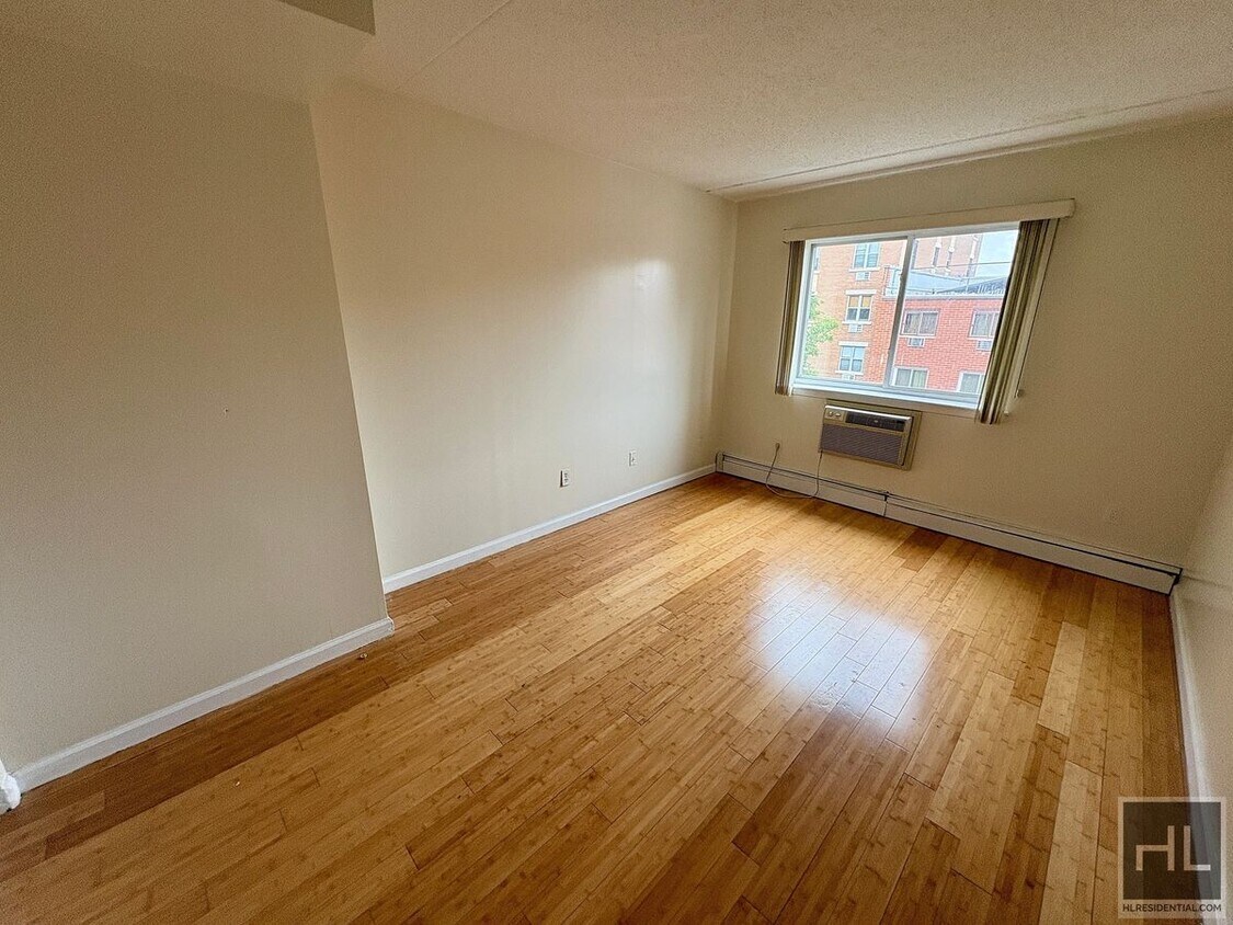 Foto principal - EAST 119 STREET, NEW YORK