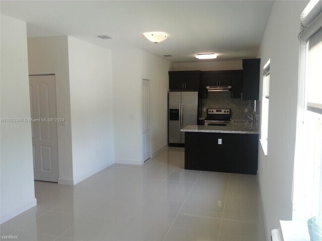 Building Photo - 3 br, 2 bath House - 3125 SW 16th Ter