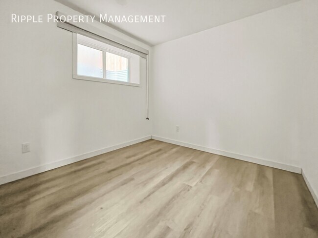 Photo du bâtiment - MODERN 1-BED BASEMENT SUITE | 700 SQ. FT. | PRIVATE ENTRY & IN-SUITE LAUNDRY