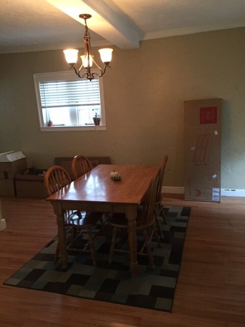 Comedor - 128 N Main St