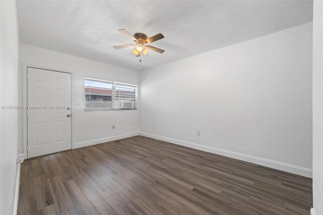Foto del edificio - 15940 NE 19th Ct